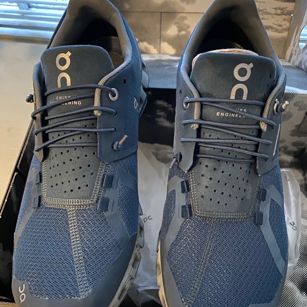 On Cloud 9.5 Waterproof Running shoe.